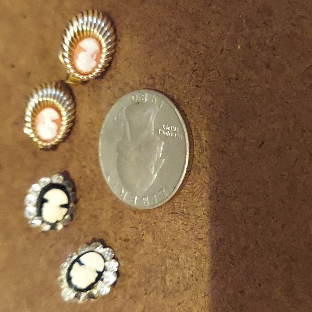 Vintage cameo earring lit listing